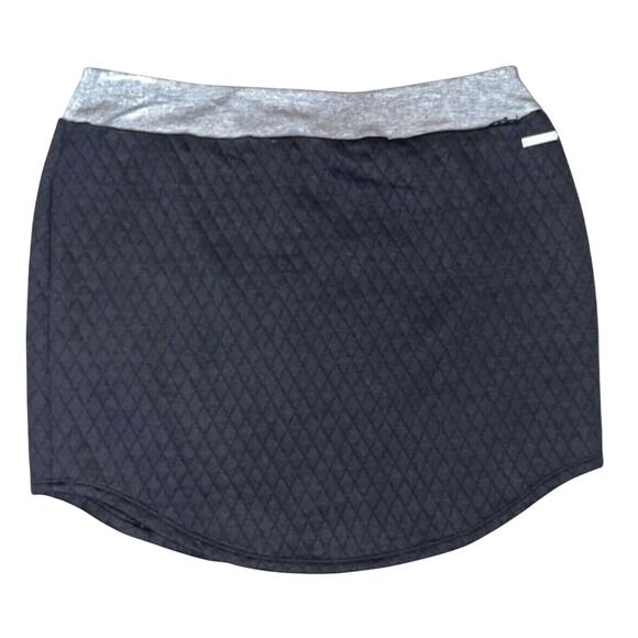 Adidas Women's Quilted Skirt Black Small Back Pocket Athleisure EUC - Picture 2 of 4